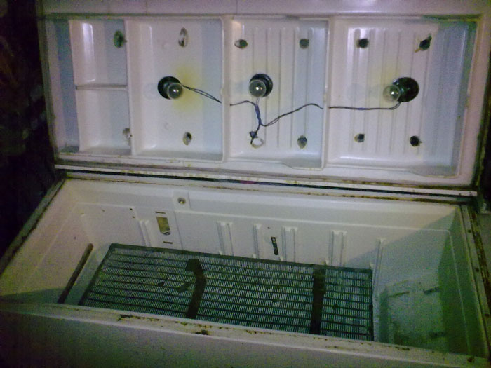 инкубатор из холодильника.jpg